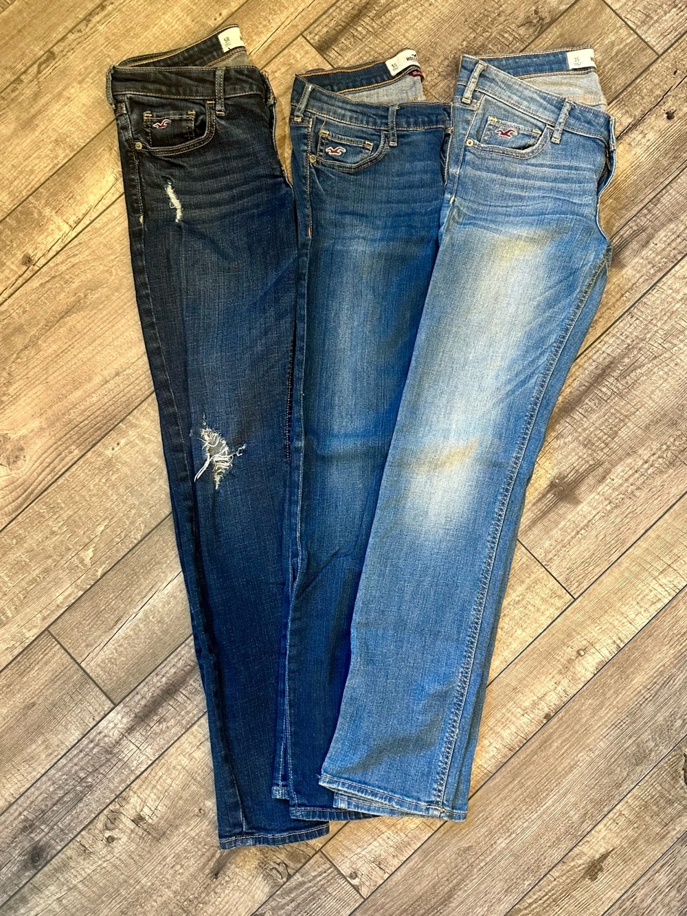 Hollister BUNDLE Women's Jeans in Dark, Medium & Light Blue (Sizes 3S, 5S, 5R)